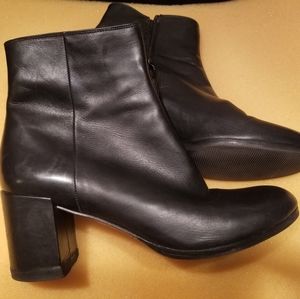 8.5M/38.5EUR Vince Italian Black Leather Ankle Boots